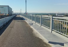 Завършват гребеновидните фуги и окабеляването на осветлениетоСтроителите монтираха още 80