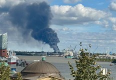 Затворена е автомагистрала A1 има ранени при инцидентаМащабен пожар избухна