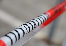 Мъжът е бил маскиран и проникнал в къщата докато полицаят