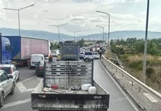 Другият шофьор е с травми по гръбначния стълб след падане