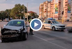 Патрулката е била с включени сирени и светлинна сигнализацияТежка катастрофа