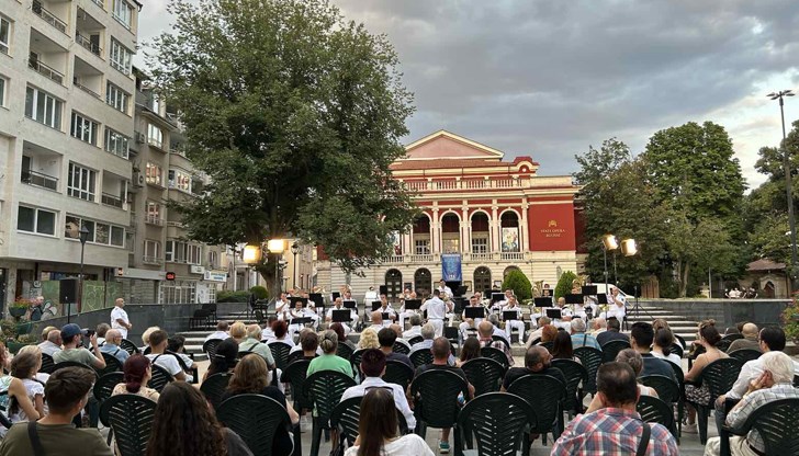 146 години от създаването на флота отбелязаха с богата музикална програма