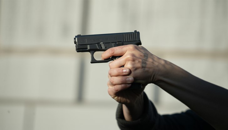 48-годишен мъж доброволно предаде оръжието на полицията, започва разследване за хулиганство