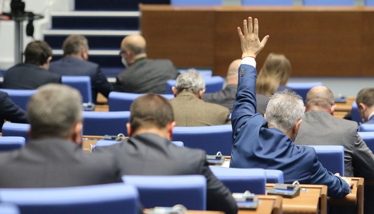 Парламентът раздаде милиони безотчетни пари на депутатите