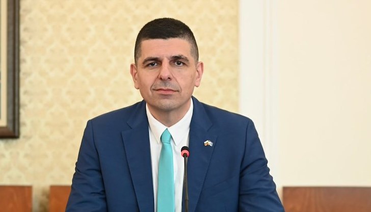 400 служители в пенсионна възраст щели да бъдат пенсионирани