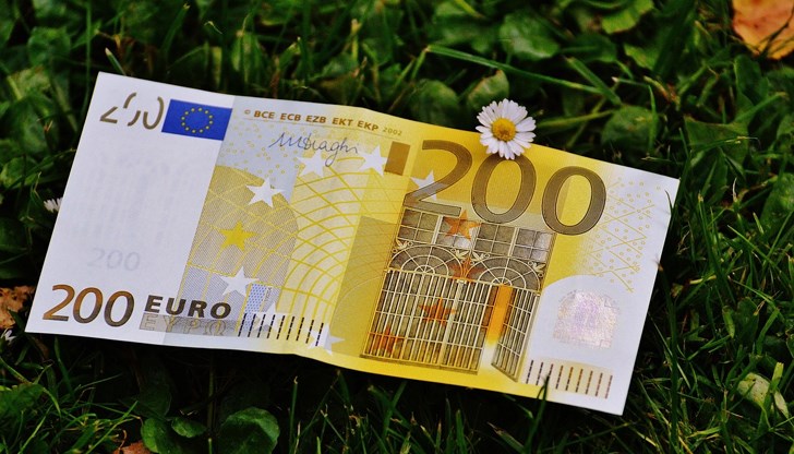 Правителството утвърждава десетки нови наредби до края на годината Правителството утвърждава десетки нови наредби до края на годината