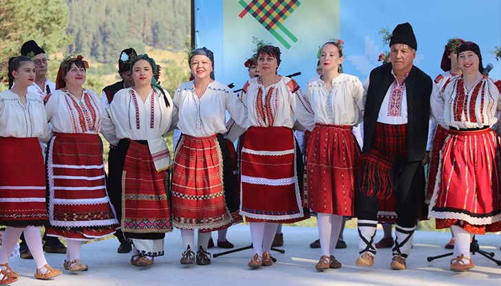 Дванайсет са златните отличия от престижния национален събор на народното творчество