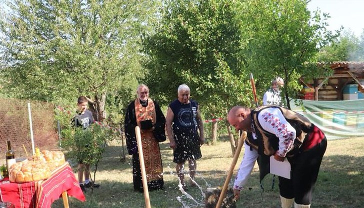 Храмът ще носи името на свети великомъченик Прокопий, покровител на пчелите