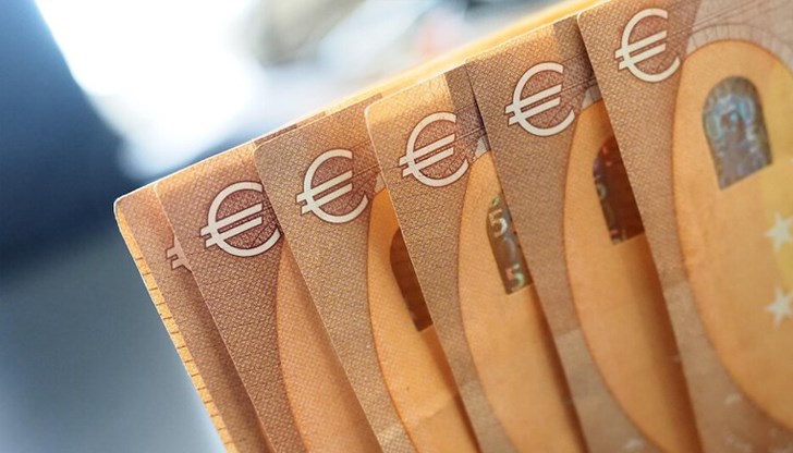 Автоматично превалутиране на кредити и спестявания без такси от януари Автоматично превалутиране на кредити и спестявания без такси от януари