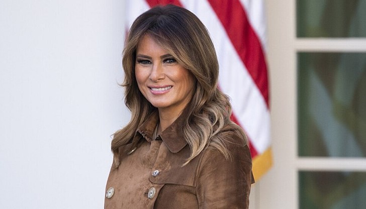 Доналд Тръмп предаде лично писмото на руския президент по време на срещата им в Аляска Доналд Тръмп предаде лично писмото на руския президент по време на срещата им в Аляска