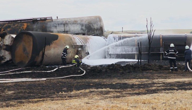 Влак на "Булмаркет" дерайлира край Пясъчево, машинист в болница Влак на "Булмаркет" дерайлира край Пясъчево, машинист в болница