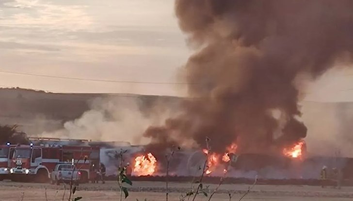 Пожарът е потушен, няма жертви и опасност за населени места