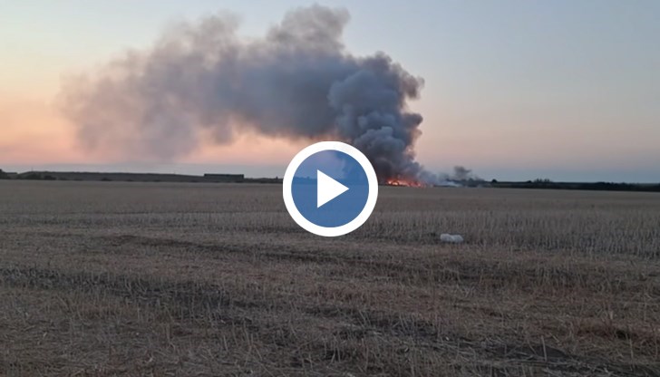 Пламъците са обхванали първа клетка на сметището