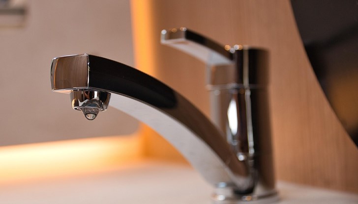 В понеделник цялото населено място ще остане без вода за осем часа заради нови водопроводни връзки В понеделник цялото населено място ще остане без вода за осем часа заради нови водопроводни връзки