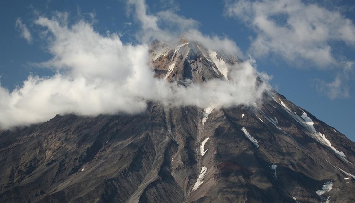 Изригването на Крашенинников може да е свързано с мощните земетресения от юли Изригването на Крашенинников може да е свързано с мощните земетресения от юли