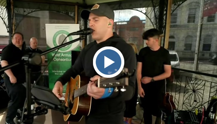 Мартин Рафърти превиши официалния рекорд въпреки счупен палец и загуба на гласа