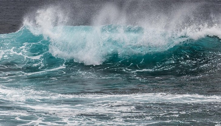 Издирвателните действия са прекратени заради силното вълнение