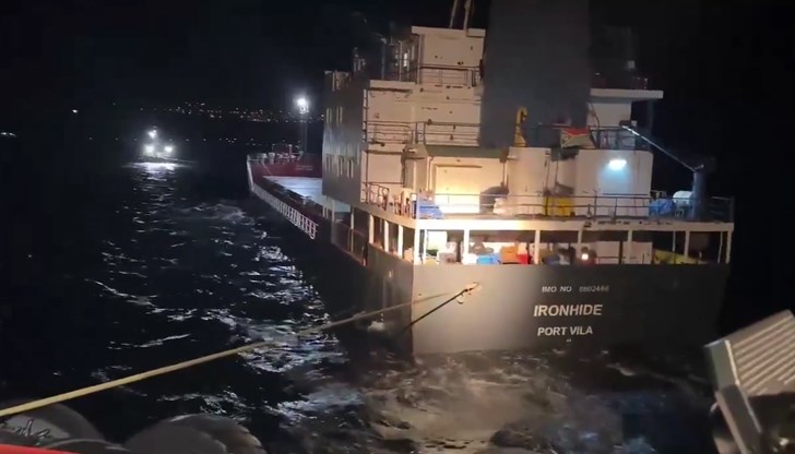 78-метровият "IRONHIDE" е изтеглен на буксир до безопасно пристанище в Турция