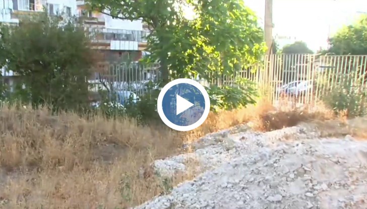 Електрически кабел без документация спира ремонта в "Аспарухово". Деца пресичат опасни улици за игра на други площадки