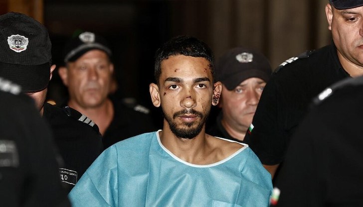 Той се вряза в автобус и причини смъртта на един човек Той се вряза в автобус и причини смъртта на един човек