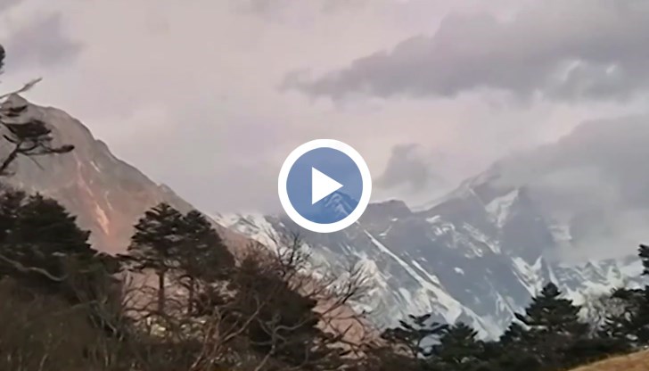 Страната премахва таксите за два години, за да пренасочи катерачите от претоварения Еверест