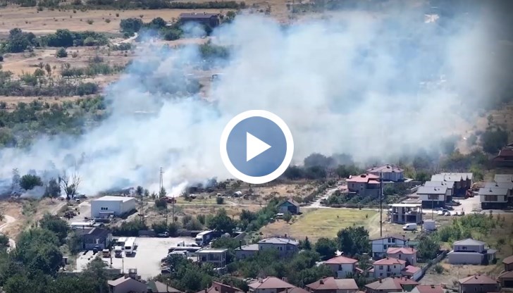 Огънят е тръгнал от изоставени ниви близо до парк "Чинарите"