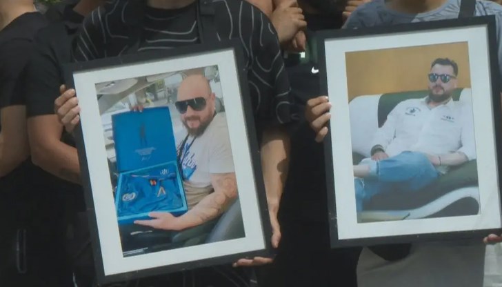 Близките на жертвата излязоха на протест, искат справедливост за Асен Димитров Близките на жертвата излязоха на протест, искат справедливост за Асен Димитров