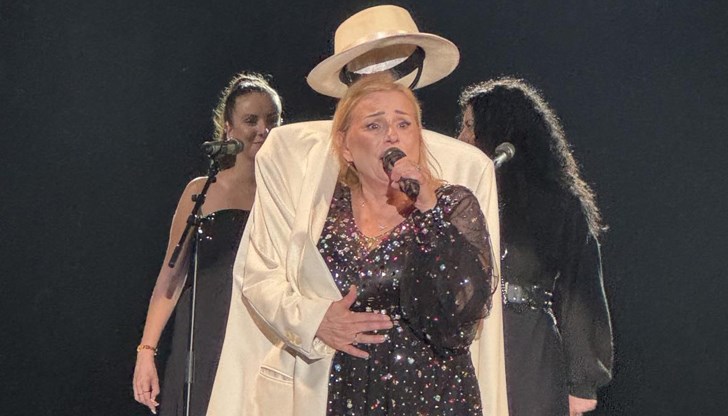 Певицата ще радва русенци с песните си от сцената на Летния театър Певицата ще радва русенци с песните си от сцената на Летния театър