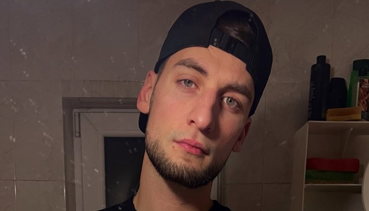 Николай Димитров - Askqlte снима видеа как разнася хляб в Русенско