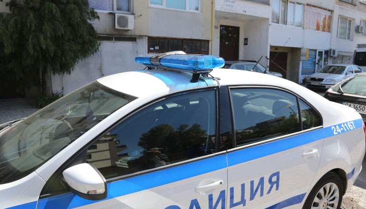 Мощна пиратка разруши входна врата на кооперация в квартал "Пролет"