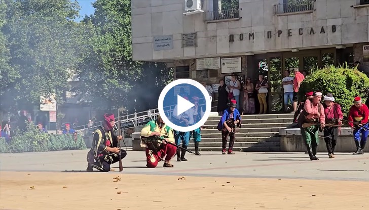 Историческа възстановка пренесе зрителите 148 години назад във времето на героичните битки