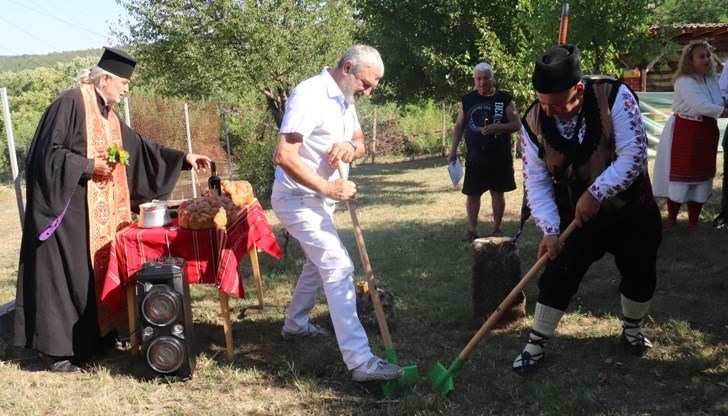 Храмът ще носи името на Свети Прокопий – покровител на пчеларите