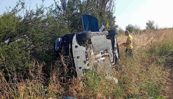 "Ford"-ът излетя от шосето рано тази сутрин