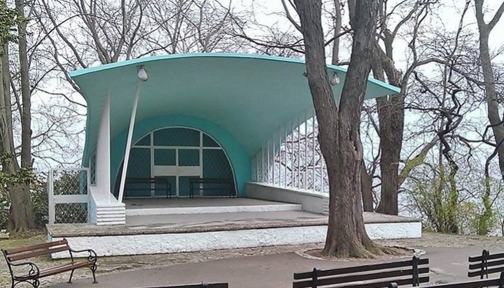 Разнообразна музикална програма и фолклорни танцови изпълнения очакват варненци и гостите на града