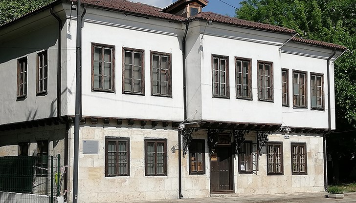 Над 900 000 лева ще бъдат инвестирани в основен ремонт на историческата сграда от средата на XIX век Над 900 000 лева ще бъдат инвестирани в основен ремонт на историческата сграда от средата на XIX век