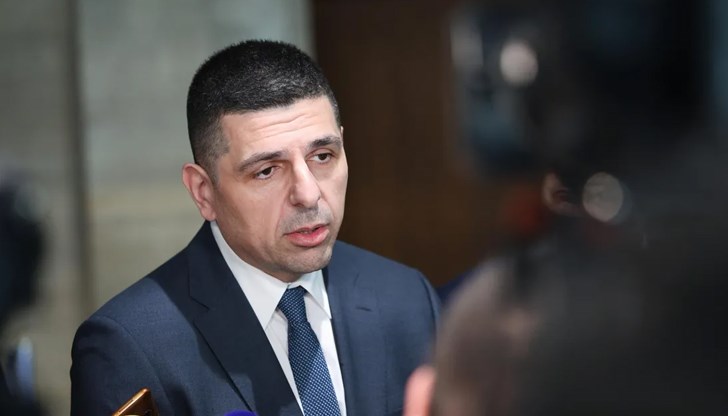 Лидерът на "Да, България" призова президента да не подпише указа Лидерът на "Да, България" призова президента да не подпише указа