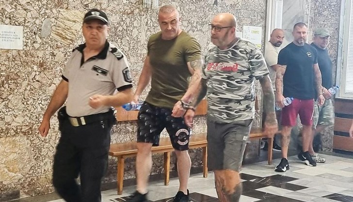 Заплашени са с до 15 години затвор за рекет и изнудване Заплашени са с до 15 години затвор за рекет и изнудване