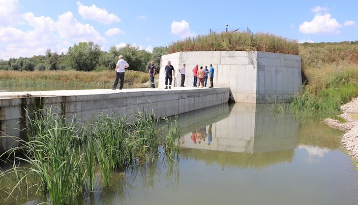 Около 600 метра полиетиленови тръби ще оформят линиите, дарени безвъзмездно от ВиК - Русе