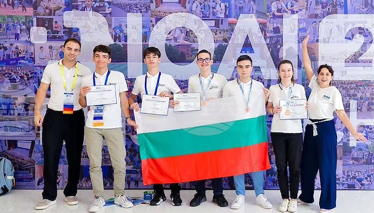 Александър Славов от МГ "Баба Тонка" - Русе получи почетна грамота от престижното състезание