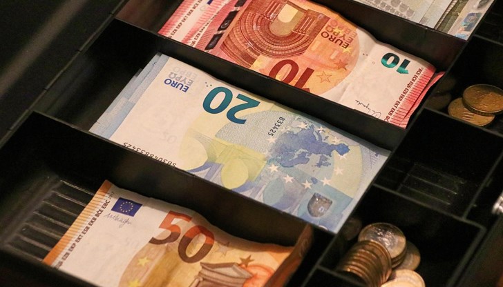 Собствениците на малки магазини плащат по 120 лева за всеки касов апарат Собствениците на малки магазини плащат по 120 лева за всеки касов апарат