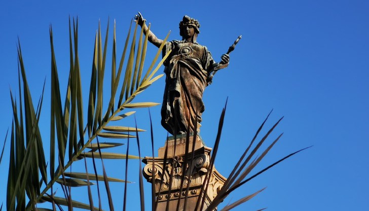 Емблематичният монумент, открит през 1909 година, продължава да напомня за силния дух на града на Дунав Емблематичният монумент, открит през 1909 година, продължава да напомня за силния дух на града на Дунав