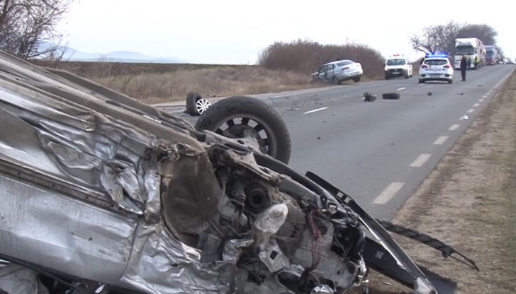 Двете момчета катастрофираха с откраднато "Ауди" в Разградско