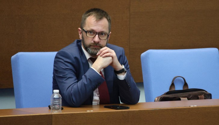 Йордан Вълчев декларира месечни доходи от над 9000 лева, министърът твърди, че получава по-малко Йордан Вълчев декларира месечни доходи от над 9000 лева, министърът твърди, че получава по-малко