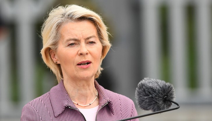 Председателят на ЕК кацна в Пловдив и посети военния завод в Сопот Председателят на ЕК кацна в Пловдив и посети военния завод в Сопот