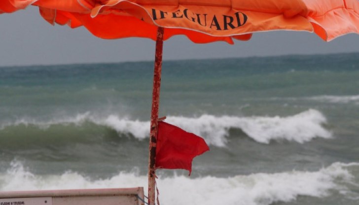 Най-сериозният инцидент е с румънски турист в "Златни пясъци", който е реанимиран след като е влязъл в морето след употреба на алкохол Най-сериозният инцидент е с румънски турист в "Златни пясъци", който е реанимиран след като е влязъл в морето след употреба на алкохол