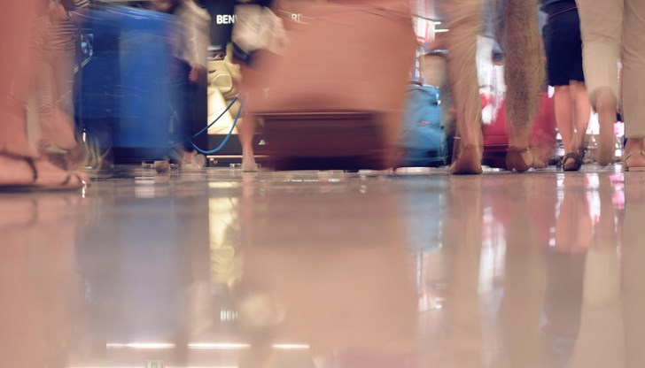 Стотици пътници са блокирани на терминалите