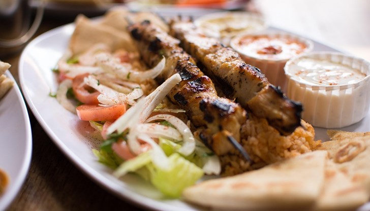 Любимата улична храна се превръща в лукс за туристи и местни