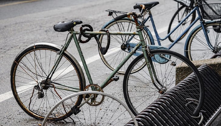 Кражбата е станала от стоянка за велосипеди до спортната зала