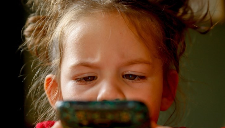 Родителите трябва да наложат правила за използването на технологии от най-ранна възрастэ Родителите трябва да наложат правила за използването на технологии от най-ранна възрастэ