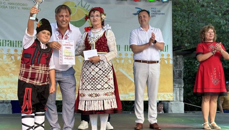 Заместник-кметът Никола Лазаров връчи наградата на кмета на танцова задруга "Жълтица"